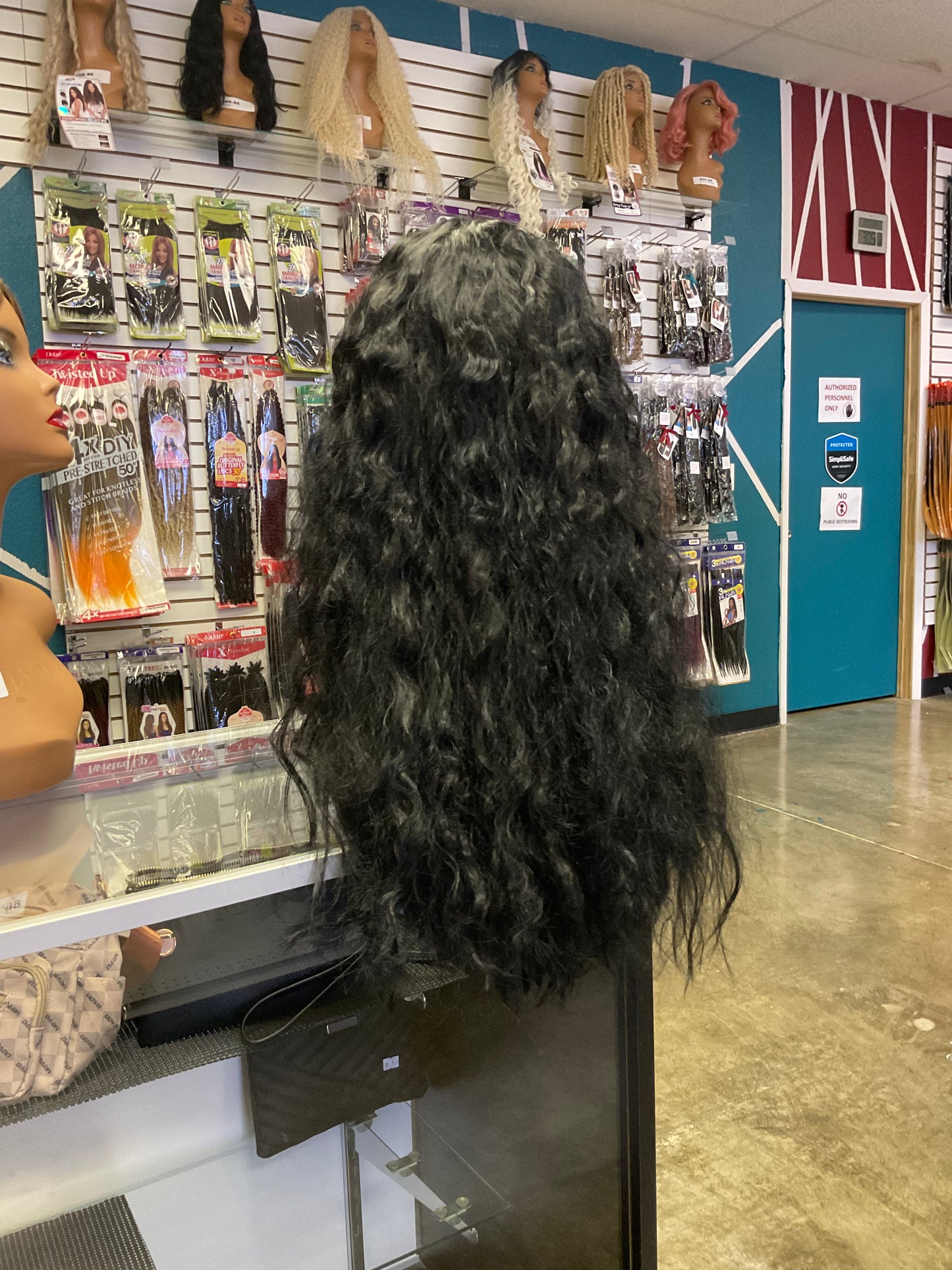 22” Hawaiian Wave Synthetic Wig Tamia